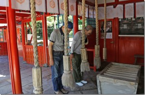 白蛇で有名な霞神社