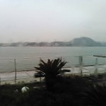 雨に煙る関門海峡